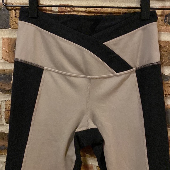 💛like new💛Athleta leggings chroma 7/8 tight, Women’s XS - Picture 2 of 6